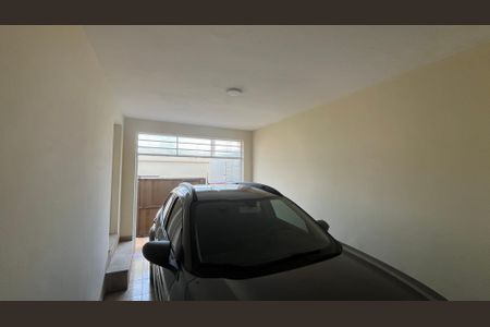 Casa à venda com 204m², 3 quartos e 2 vagas Casa à venda com 204m², 3 quartos e 2 vagasGaragem