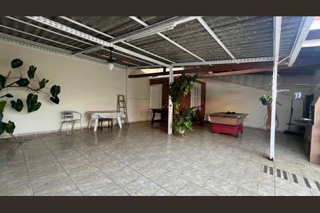 Casa à venda com 204m², 3 quartos e 2 vagas Casa à venda com 204m², 3 quartos e 2 vagasÁrea Externa