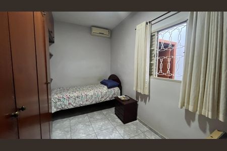 Casa à venda com 204m², 3 quartos e 2 vagas Casa à venda com 204m², 3 quartos e 2 vagasQuarto 2