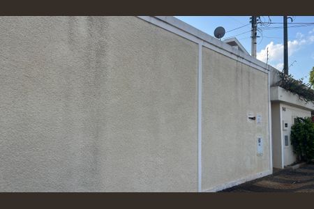 Casa à venda com 204m², 3 quartos e 2 vagas Casa à venda com 204m², 3 quartos e 2 vagasFachada