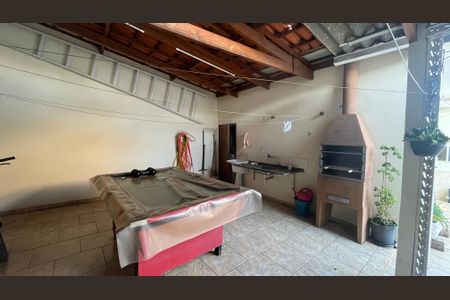 Casa à venda com 204m², 3 quartos e 2 vagas Casa à venda com 204m², 3 quartos e 2 vagasÁrea Externa