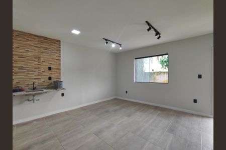 Sala de casa para alugar com 2 quartos, 70m² em Vargem Grande, Rio de Janeiro
