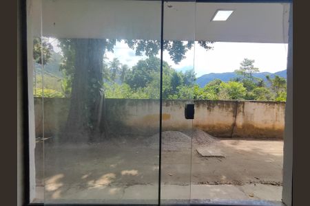 Sala Janela de casa para alugar com 2 quartos, 70m² em Vargem Grande, Rio de Janeiro