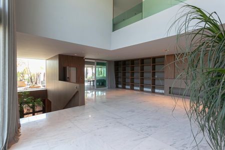 Casa de condomínio à venda com 880m², 6 quartos e 5 vagasSala 1
