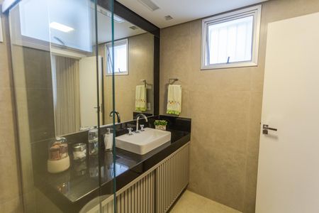 Apartamento à venda com 144m², 4 quartos e 3 vagasBanheiro da Suíte 1