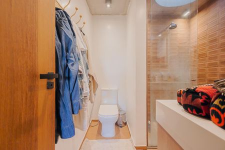 Casa à venda com 380m², 3 quartos e 2 vagasBanheiro da Suíte