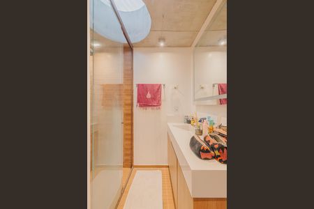 Casa à venda com 380m², 3 quartos e 2 vagasBanheiro da Suíte