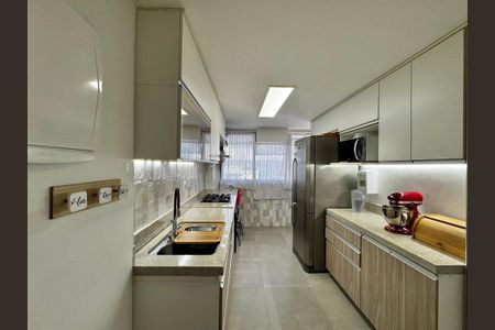 Apartamento à venda com 108m², 3 quartos e 2 vagas Apartamento à venda com 108m², 3 quartos e 2 vagasCozinha e Área de Serviço