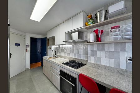Apartamento à venda com 108m², 3 quartos e 2 vagas Apartamento à venda com 108m², 3 quartos e 2 vagasCozinha e Área de Serviço