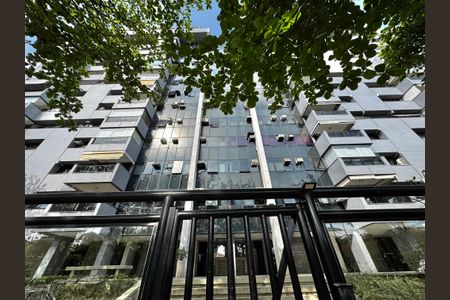 Apartamento à venda com 108m², 3 quartos e 2 vagas Apartamento à venda com 108m², 3 quartos e 2 vagasFachada