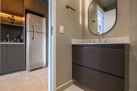 Banheiro de kitnet/studio à venda com 1 quarto, 30m² em Pinheiros, São Paulo