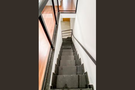 Casa à venda com 130m², 3 quartos e 2 vagasEscada