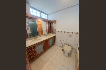 Banheiro 2 de apartamento para alugar com 4 quartos, 290m² em Moinhos de Vento, Porto Alegre