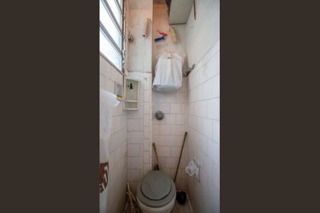 Apartamento à venda com 65m², 2 quartos e sem vaga Apartamento à venda com 65m², 2 quartos e sem vagaBanheiro de Serviço