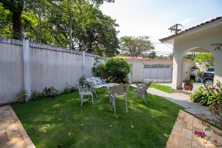 Casa à venda com 698m², 4 quartos e 4 vagas Casa à venda com 698m², 4 quartos e 4 vagasJardim