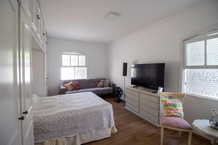 Casa à venda com 698m², 4 quartos e 4 vagas Casa à venda com 698m², 4 quartos e 4 vagasSuíte 2