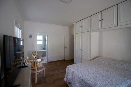 Casa à venda com 698m², 4 quartos e 4 vagas Casa à venda com 698m², 4 quartos e 4 vagasSuíte 2