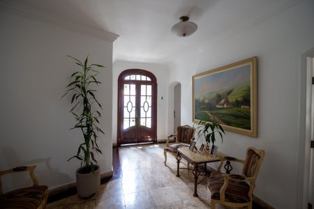 Casa à venda com 698m², 4 quartos e 4 vagas Casa à venda com 698m², 4 quartos e 4 vagasSala