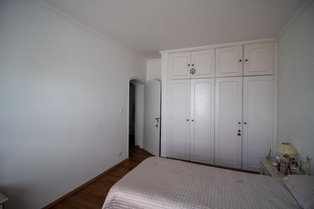 Casa à venda com 698m², 4 quartos e 4 vagas Casa à venda com 698m², 4 quartos e 4 vagasQuarto 1