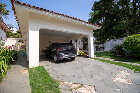 Casa à venda com 698m², 4 quartos e 4 vagas Casa à venda com 698m², 4 quartos e 4 vagasGaragem