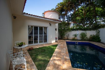 Casa à venda com 698m², 4 quartos e 4 vagas Casa à venda com 698m², 4 quartos e 4 vagasJardim