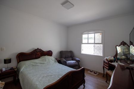 Casa à venda com 698m², 4 quartos e 4 vagas Casa à venda com 698m², 4 quartos e 4 vagasQuarto 2