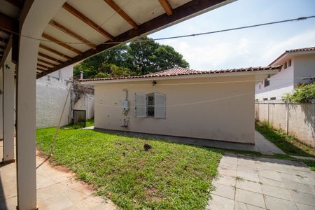 Casa à venda com 698m², 4 quartos e 4 vagas Casa à venda com 698m², 4 quartos e 4 vagasQuintal