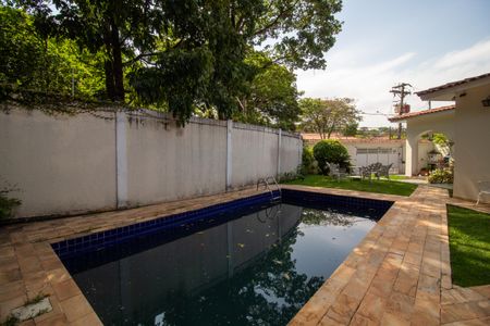 Casa à venda com 698m², 4 quartos e 4 vagas Casa à venda com 698m², 4 quartos e 4 vagasJardim
