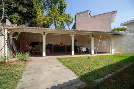 Casa à venda com 698m², 4 quartos e 4 vagas Casa à venda com 698m², 4 quartos e 4 vagasQuintal