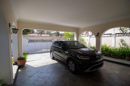 Casa à venda com 698m², 4 quartos e 4 vagas Casa à venda com 698m², 4 quartos e 4 vagasGaragem