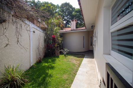 Casa à venda com 698m², 4 quartos e 4 vagas Casa à venda com 698m², 4 quartos e 4 vagasQuintal