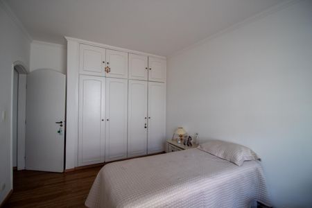 Casa à venda com 698m², 4 quartos e 4 vagas Casa à venda com 698m², 4 quartos e 4 vagasQuarto 1