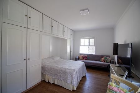 Casa à venda com 698m², 4 quartos e 4 vagas Casa à venda com 698m², 4 quartos e 4 vagasSuíte 2