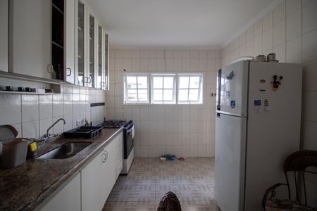 Casa à venda com 698m², 4 quartos e 4 vagas Casa à venda com 698m², 4 quartos e 4 vagasCozinha