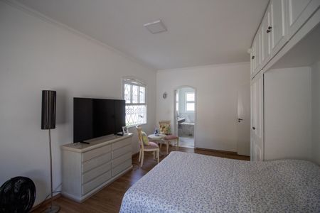 Casa à venda com 698m², 4 quartos e 4 vagas Casa à venda com 698m², 4 quartos e 4 vagasSuíte 2