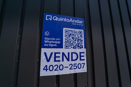 Casa à venda com 208m², 3 quartos e 2 vagas Casa à venda com 208m², 3 quartos e 2 vagasPlaquinha
