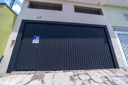 Casa à venda com 208m², 3 quartos e 2 vagas Casa à venda com 208m², 3 quartos e 2 vagasPlaquinha