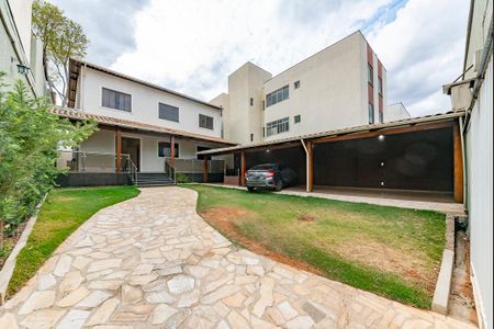 Casa à venda com 371m², 4 quartos e 8 vagasEntrada - Garagem