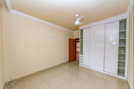 Casa à venda com 371m², 4 quartos e 8 vagasQuarto 3