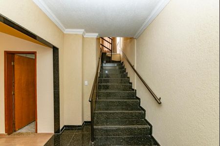 Casa à venda com 371m², 4 quartos e 8 vagasEscada