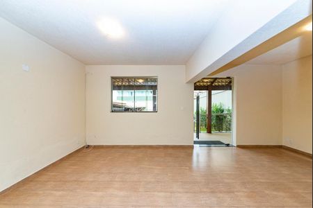 Casa à venda com 371m², 4 quartos e 8 vagasSala 1