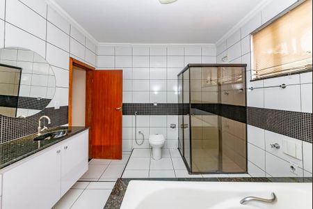 Casa à venda com 371m², 4 quartos e 8 vagasBanheiro da Suíte