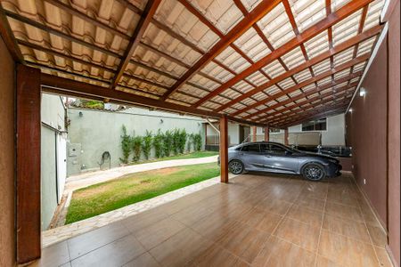 Casa à venda com 371m², 4 quartos e 8 vagasEntrada - Garagem