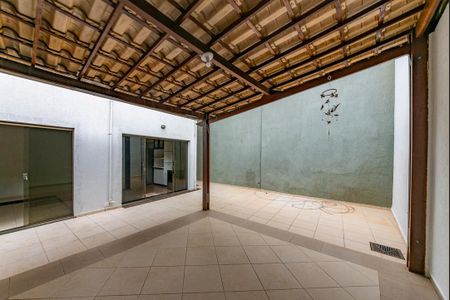 Casa à venda com 371m², 4 quartos e 8 vagasVaranda gourmet
