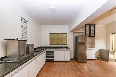 Casa à venda com 371m², 4 quartos e 8 vagasCozinha