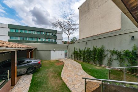 Casa à venda com 371m², 4 quartos e 8 vagasEntrada - Garagem