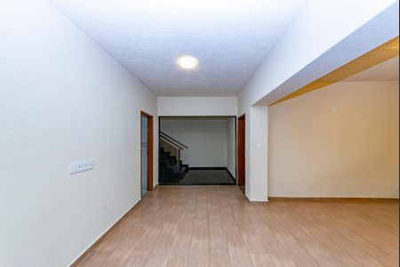 Casa à venda com 371m², 4 quartos e 8 vagasSala 1