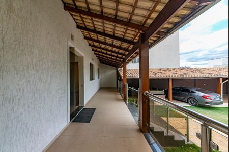 Casa à venda com 371m², 4 quartos e 8 vagasVaranda