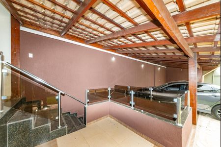 Casa à venda com 371m², 4 quartos e 8 vagasEntrada - Garagem