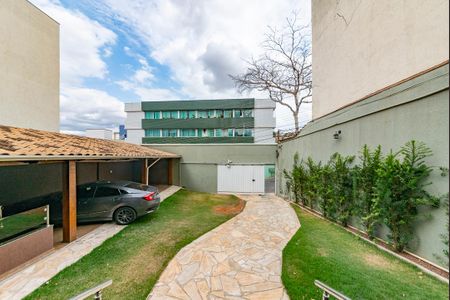 Casa à venda com 371m², 4 quartos e 8 vagasEntrada - Garagem